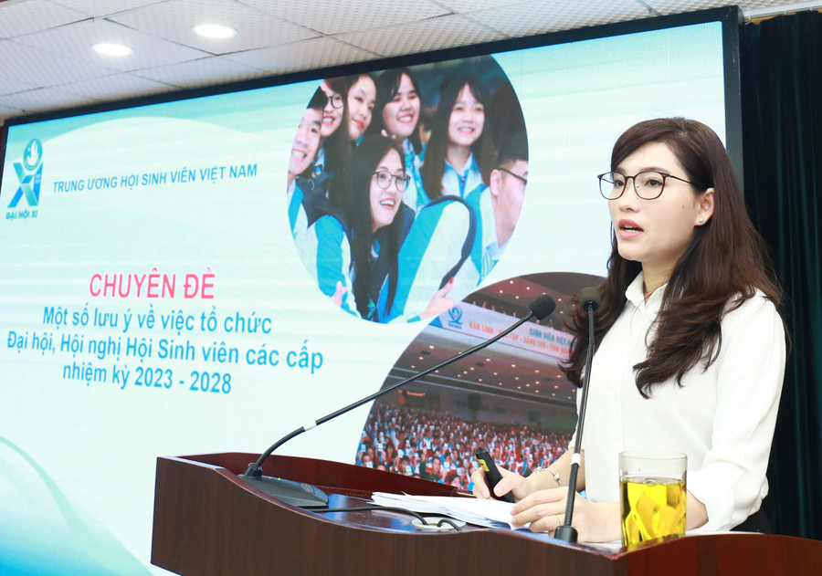 Phó chủ tịch Thường trực Trung ương Hội Sinh viên Việt Nam Hồ Hồng Nguyên phát biểu.