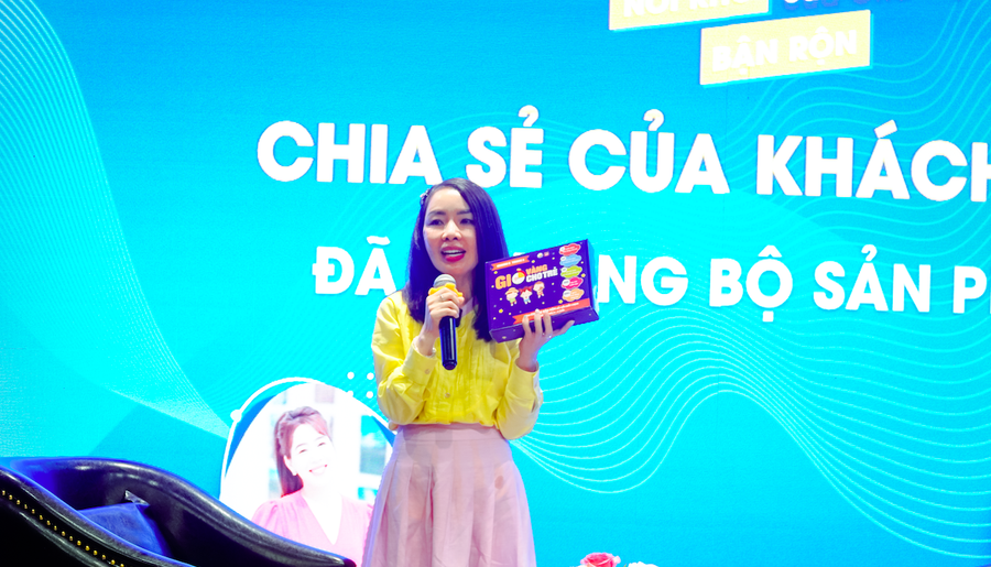 Theo chị Hồ Điệp, bộ sách sẽ đưa đến cách nhìn giúp bố mẹ hiểu và lựa chọn cách thực hiện Giờ vàng cho con dưới nhiều hình thức, thông qua nhiều hoạt động đơn giản, dễ thực hiện. Theo chị Hồ Điệp, bộ sách sẽ đưa đến cách nhìn giúp bố mẹ hiểu và lựa chọn cách thực hiện Giờ vàng cho con dưới nhiều hình thức, thông qua nhiều hoạt động đơn giản, dễ thực hiện.