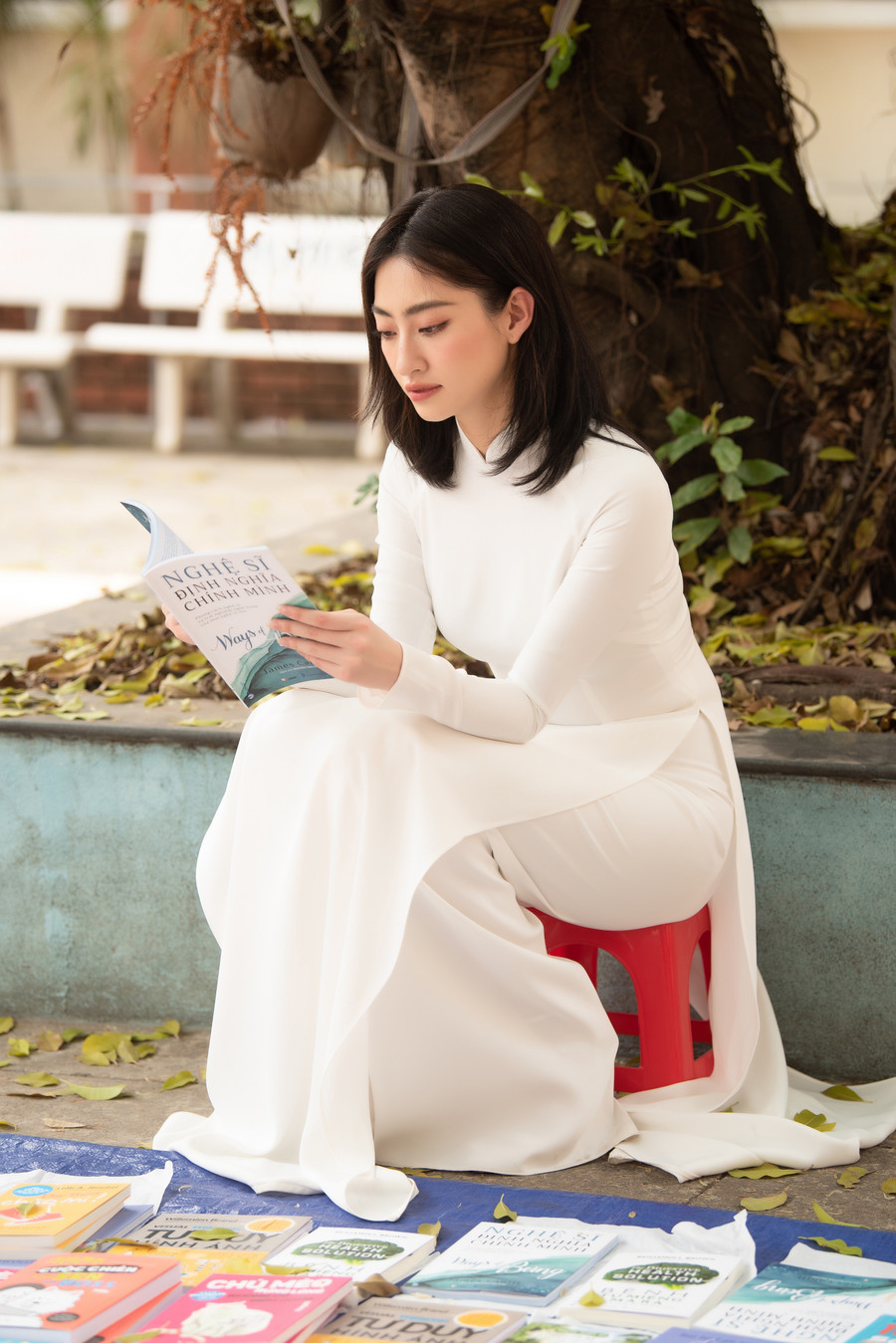 Lương Thùy Linh "hóa thân" thành hình tượng “Trúc bán sách” do Tăng Thanh Hà từng thủ vai. Lương Thùy Linh "hóa thân" thành hình tượng “Trúc bán sách” do Tăng Thanh Hà từng thủ vai.