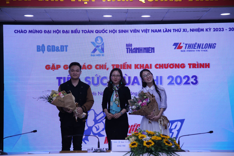 Năm nay, chương trình sẽ có hai đại sứ đồng hành tiếp sức các thí sinh, đó là: MC Trần Khánh Vy và siêu trí tuệ Việt Nam Hà Việt Hoàng. Năm nay, chương trình sẽ có hai đại sứ đồng hành tiếp sức các thí sinh, đó là: MC Trần Khánh Vy và siêu trí tuệ Việt Nam Hà Việt Hoàng.