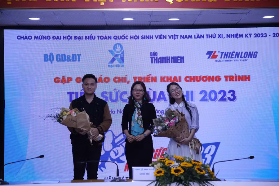 Năm nay, chương trình sẽ có hai đại sứ đồng hành tiếp sức các thí sinh, đó là: MC Trần Khánh Vy và siêu trí tuệ Việt Nam Hà Việt Hoàng.