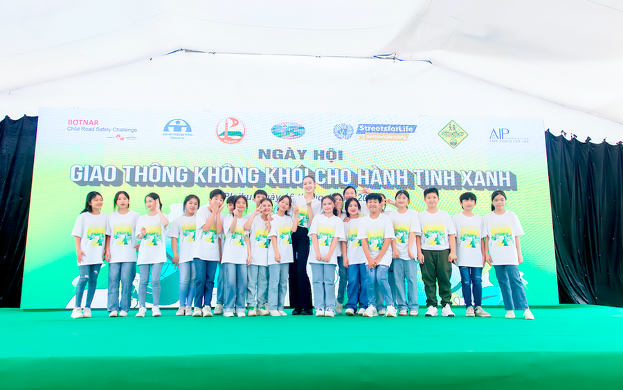 Hoa hậu Bảo Ngọc tham gia Ngày hội Giao thông không khói cho Hành tinh xanh tại TP. Pleiku, tỉnh Gia Lai do quỹ AIP và GRSP bảo trợ. Hoa hậu Bảo Ngọc tham gia Ngày hội Giao thông không khói cho Hành tinh xanh tại TP. Pleiku, tỉnh Gia Lai do quỹ AIP và GRSP bảo trợ.