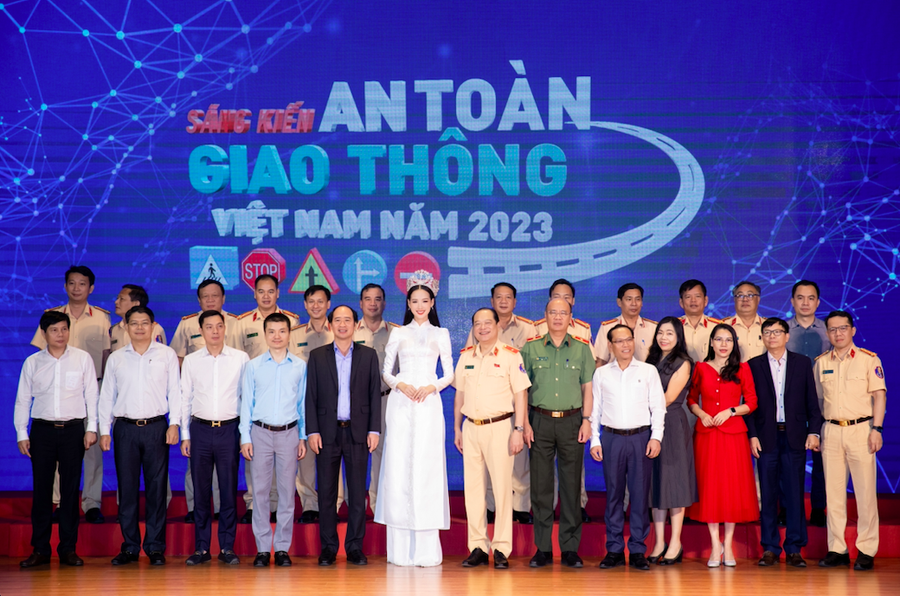 Hoa hậu Bảo Ngọc tham gia chương trình "Sáng kiến An toàn Giao thông 2023" do Bộ Công An phối hợp cùng báo Dân trí và công ty ô tô Toyota Việt Nam tổ chức. Hoa hậu Bảo Ngọc tham gia chương trình "Sáng kiến An toàn Giao thông 2023" do Bộ Công An phối hợp cùng báo Dân trí và công ty ô tô Toyota Việt Nam tổ chức.