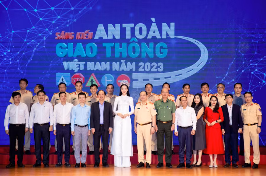 Hoa hậu Bảo Ngọc tham gia chương trình "Sáng kiến An toàn Giao thông 2023" do Bộ Công An phối hợp cùng báo Dân trí và công ty ô tô Toyota Việt Nam tổ chức.
