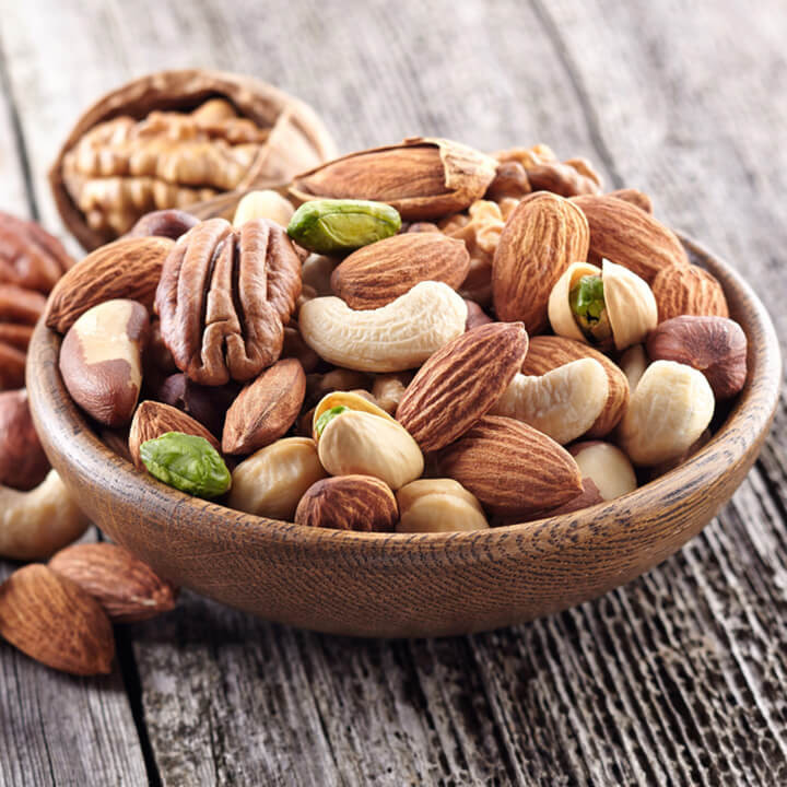 Nghiên cứu đã chỉ ra rằng ăn các loại hạt có thể cải thiện các dấu hiệu sức khỏe tim mạch và có một trái tim khỏe mạnh có liên quan đến việc có một bộ não khỏe mạnh.