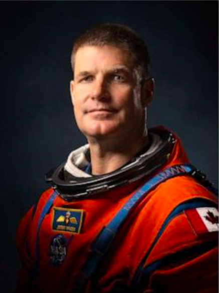 Wiseman, 47 tuổi, là một phi công hải quân được vinh danh, được chọn làm phi hành gia vào tháng 6 năm 2009.