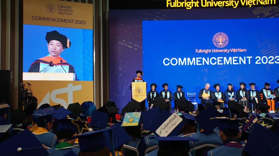 TS Lê Viết Quốc kể về hành trình đến với lĩnh vực AI. Ảnh: Mạnh Tùng TS Lê Viết Quốc kể về hành trình đến với lĩnh vực AI. Ảnh: Mạnh Tùng