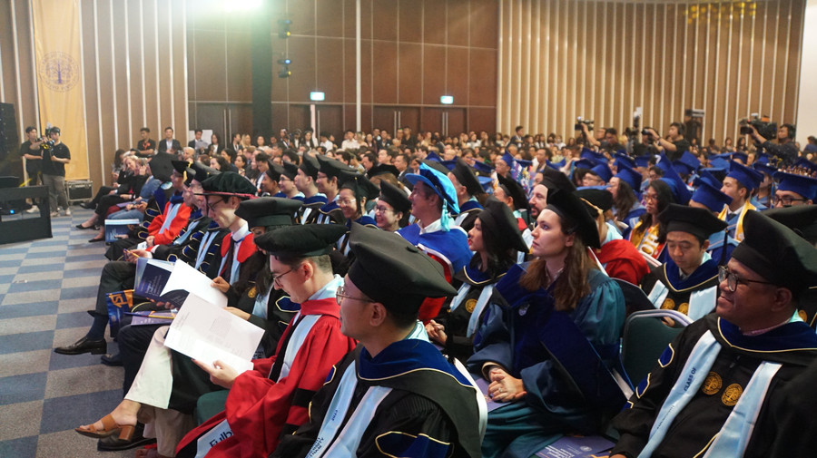 Toàn cảnh lễ tốt nghiệp cử nhân đầu tiên của FUV. Ảnh: Mạnh Tùng Toàn cảnh lễ tốt nghiệp cử nhân đầu tiên của FUV. Ảnh: Mạnh Tùng