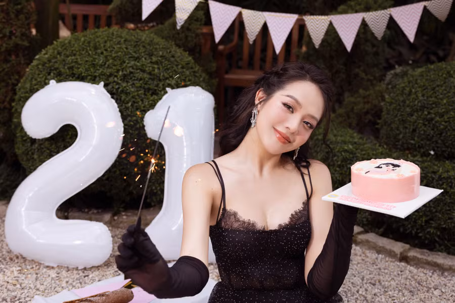 Đến với tuổi mới, Hoa hậu Thanh Thủy hứa hẹn sẽ hoàn thành thật tốt sứ mệnh của mình và nỗ lực học tập phát triển bản thân một cách toàn diện nhất.