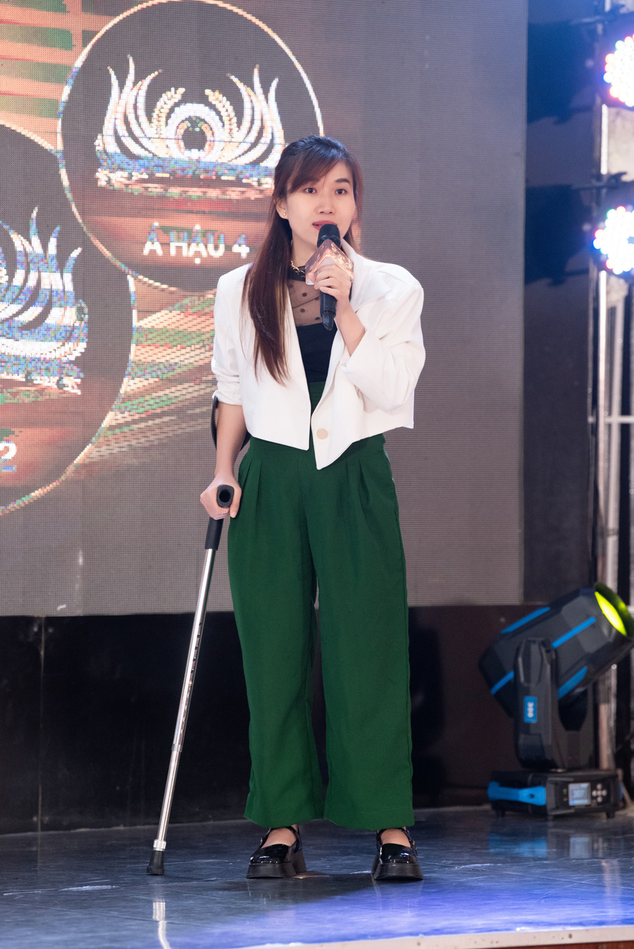 Thí sinh tuy có khiếm khuyết về ngoại hình Kimberly Hoàng gây ấn tượng mạnh mẽ tới Ban giám khảm.