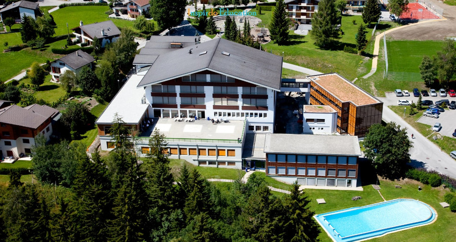 Trường Quản lý Khách sạn Quốc tế Les Roches tổ chức các khóa học bằng tiếng Anh cho nhiều sinh viên đến từ khắp nơi trên thế giới.