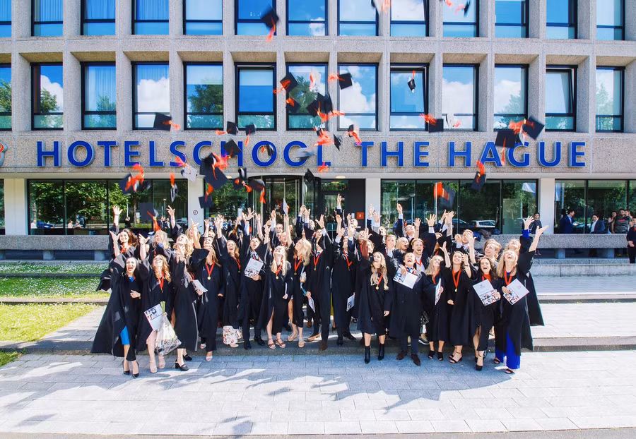 Hotelschool The Hague cung cấp các chương trình khách sạn thông qua hai cơ sở đẳng cấp thế giới nằm ở The Hague và Amsterdam, Hà Lan. Được thành lập vào năm 1929, tổ chức này hiện đang phục vụ sinh viên từ hơn 60 quốc tịch.