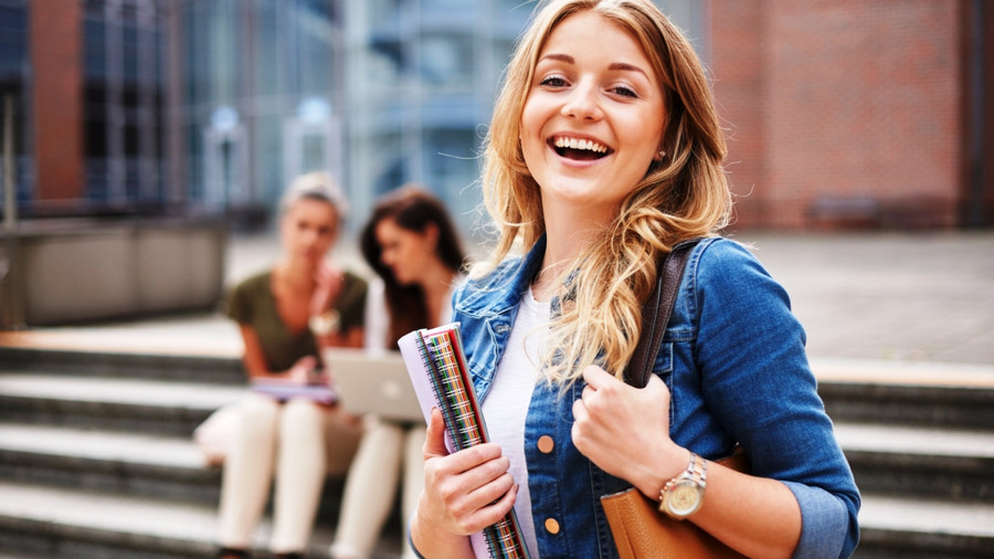 Tùy theo mong muốn, tình hình kinh tế – xã hội mà sinh viên có những sự lựa chọn khác nhau khi làm thêm.