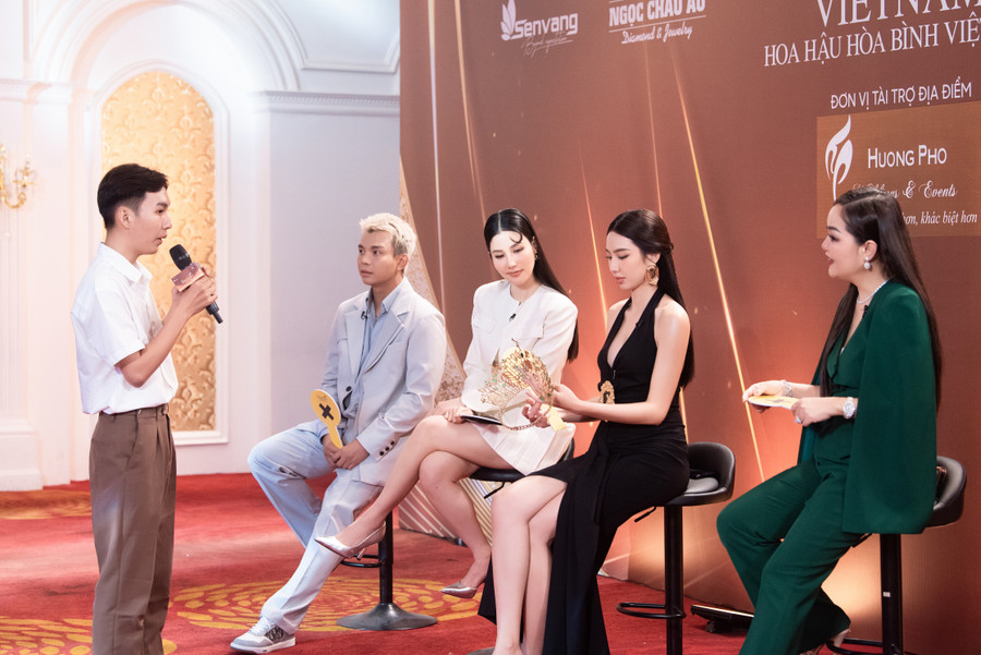 Dàn Ban giám khảo của chương trình.