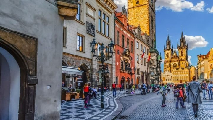 Bạn có thể khám phá những thành phố lịch sử hay vùng nông thôn tuyệt vời tại nơi đây.