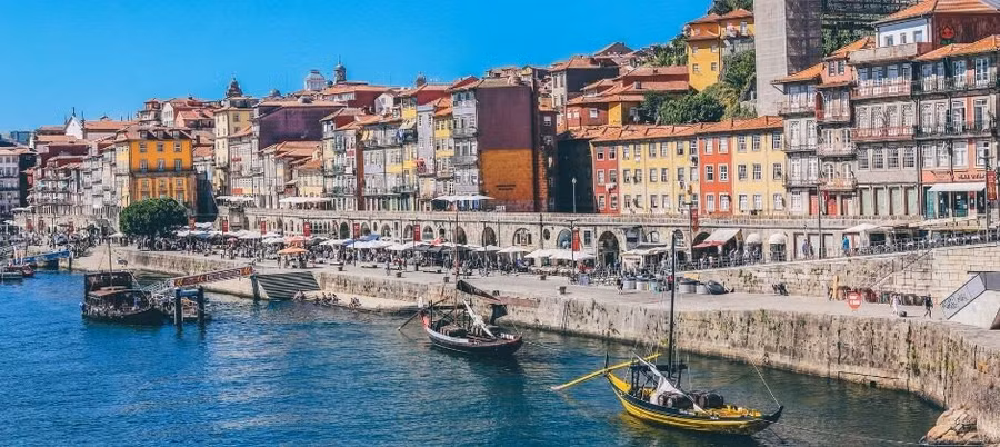 Cuối cùng nhưng không kém phần quan trọng, học tập ở Bồ Đào Nha khá rẻ so với phần còn lại của Tây Âu. Chi phí sinh hoạt sẽ đưa bạn trở lại € 500 - 800 trên một tháng trung bình.