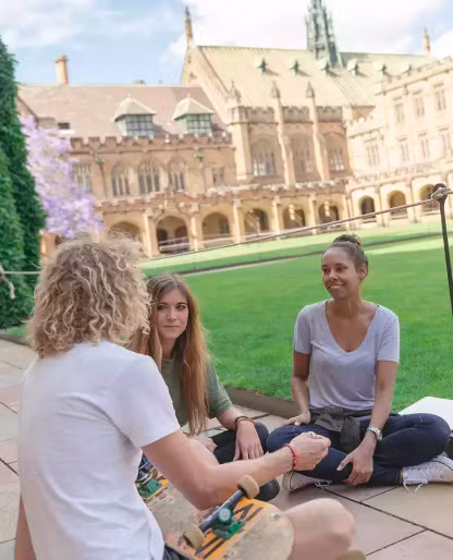 Tâm lý học khám phá hành vi của con người và cách con người hiểu thế giới, xử lý, sắp xếp và lưu trữ thông tin.