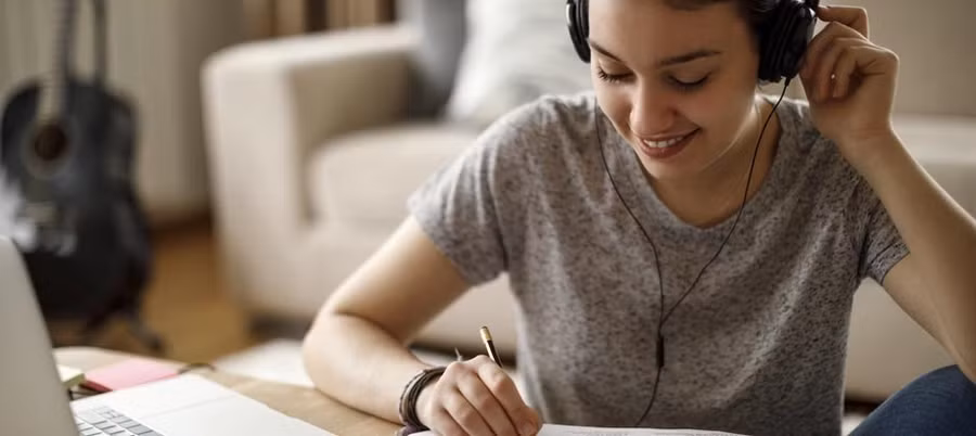 Thực hành làm đề trước khi thi càng nhiều càng tốt sẽ khiến bạn trở nên quen với dạng và các loại câu hỏi trong bài kiểm tra.