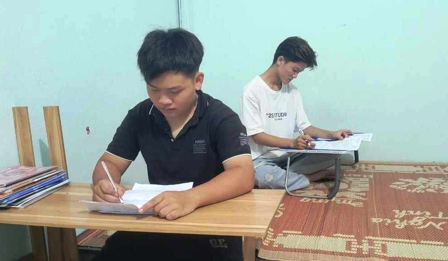 Những thí sinh được ở trong phòng trọ miễn phí ở thị trấn Hồi Xuân (Quan Hóa, Thanh Hóa). Ảnh: HĐ Những thí sinh được ở trong phòng trọ miễn phí ở thị trấn Hồi Xuân (Quan Hóa, Thanh Hóa). Ảnh: HĐ