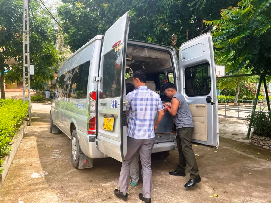 Đề thi được vận chuyển về Điểm thi Trường THPT Quan Sơn, tỉnh Thanh Hóa. (Ảnh: HĐ)