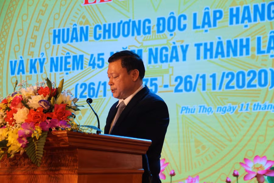 Hiệu trưởng Lê Trọng Tuấn ôn lại quá trình phát triển của nhà trường