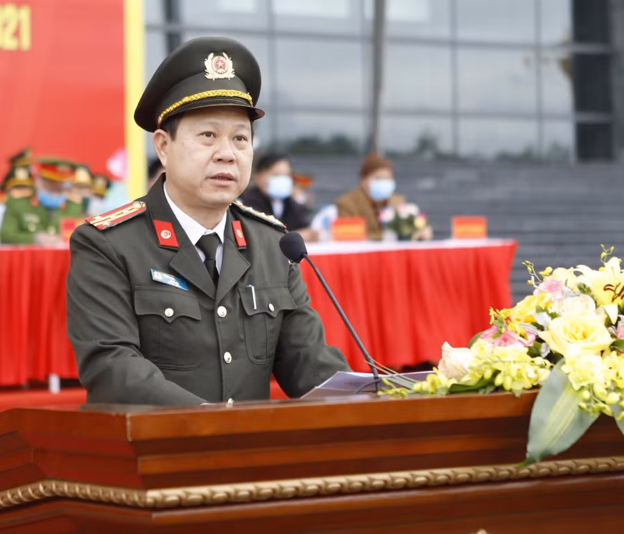 Đại tá Đinh Ngọc Khoa, Giám đốc Công an tỉnh Vĩnh Phúc phát biểu tại lễ ra quân