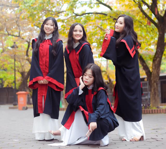 Hoàng Thị Thái Bảo (ảnh ngồi) trong mắt bạn bè là có tính cách nghịch ngợm, hài hước Hoàng Thị Thái Bảo (ảnh ngồi) trong mắt bạn bè là có tính cách nghịch ngợm, hài hước