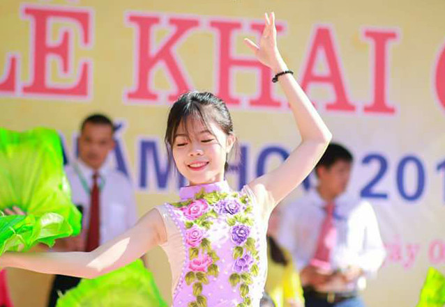 Nữ sinh xứ Nghệ vừa học giỏi, xinh gái, lại đa tài Nữ sinh xứ Nghệ vừa học giỏi, xinh gái, lại đa tài