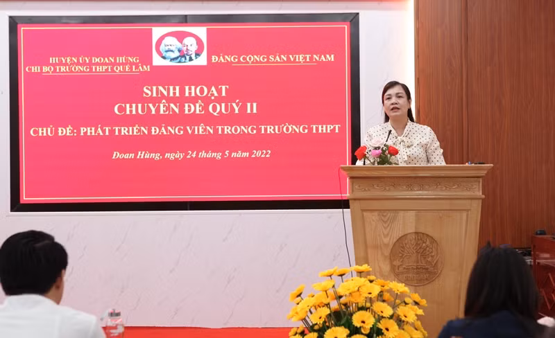 Đại diện Sở GD&amp;ĐT Phú Thọ phát biểu tại buổi sinh hoạt