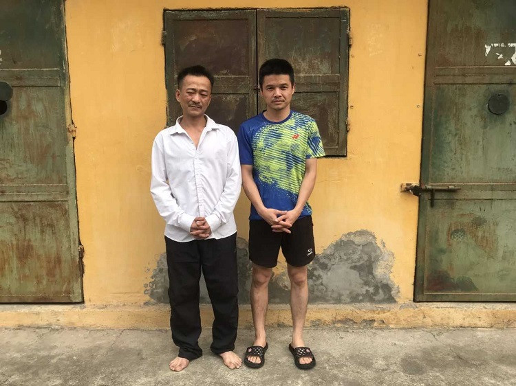 Hai đối tượng gây án bị tạm giữ tại Công an huyện Bình Xuyên