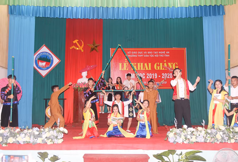 Đây là ngôi trường hội tụ 9 thành phần dân tộc cùng theo học