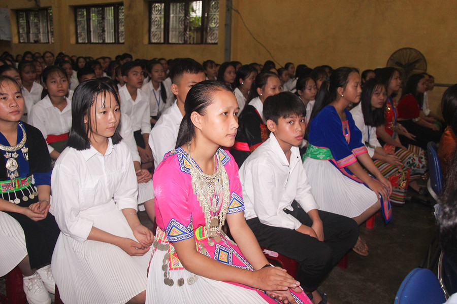 Học sinh của Trường THPT DTNT đến từ những bản làng xa xôi vùng cao Nghệ An. Học sinh của Trường THPT DTNT đến từ những bản làng xa xôi vùng cao Nghệ An.