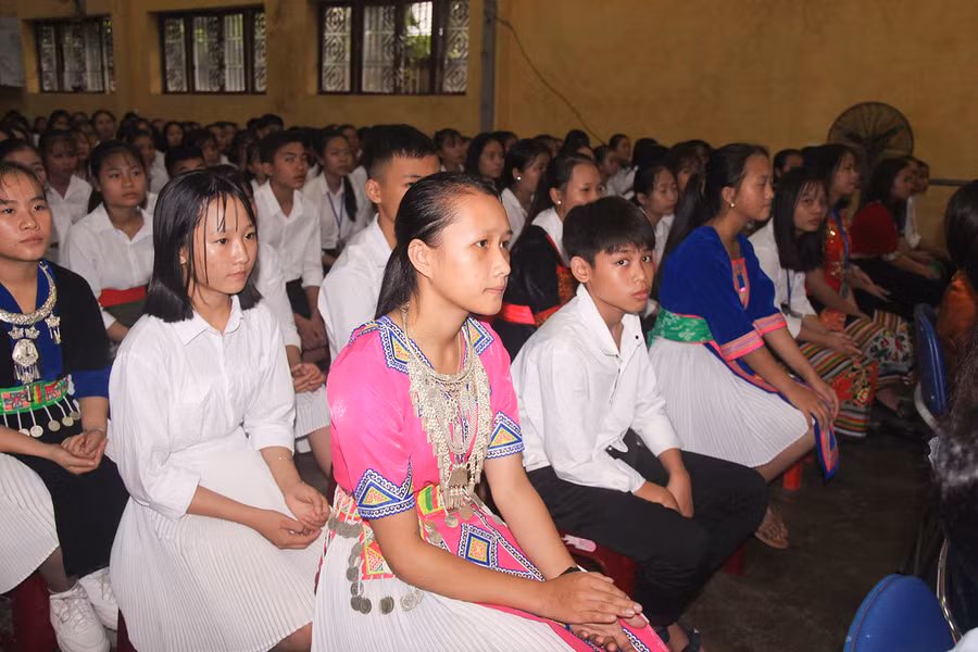 Học sinh của Trường THPT DTNT đến từ những bản làng xa xôi vùng cao Nghệ An.