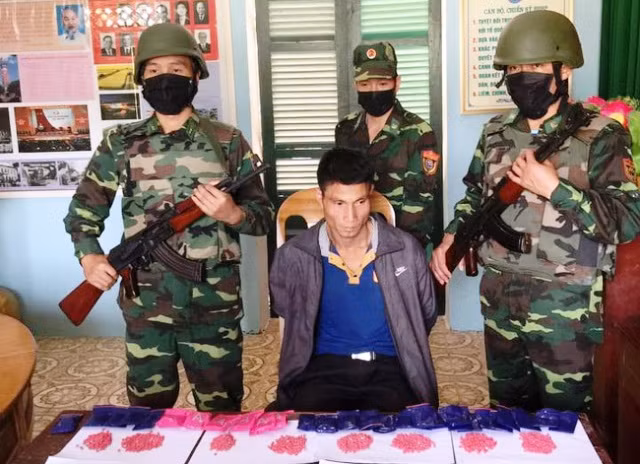 Một người Lào “cõng” 6.000 viên ma túy tổng hợp vào Việt Nam