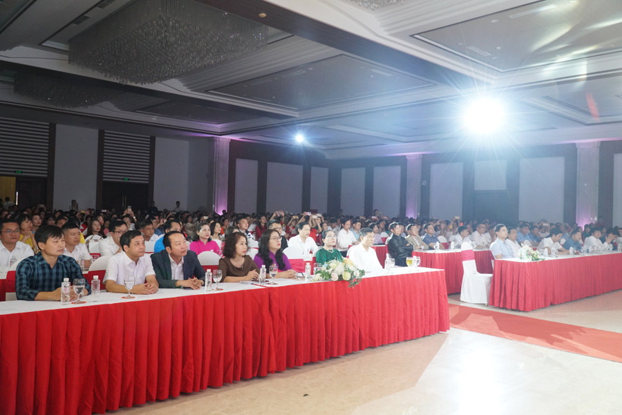 Hội thi thu hút hơn 700 thầy cô giáo tham gia với 687 giáo viên được công nhận dạy giỏi cấp tỉnh. Ảnh: Hồ Lài. Hội thi thu hút hơn 700 thầy cô giáo tham gia với 687 giáo viên được công nhận dạy giỏi cấp tỉnh. Ảnh: Hồ Lài.