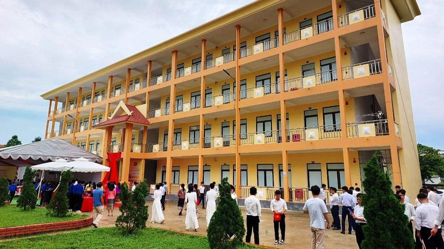 Ký túc xá có quy mô 4 tầng, 40 phòng ở, công suất phục vụ ăn, ở cho 200 cán bộ, sinh viên người Lào tham gia học tập tại tỉnh Thanh Hóa. Ký túc xá có quy mô 4 tầng, 40 phòng ở, công suất phục vụ ăn, ở cho 200 cán bộ, sinh viên người Lào tham gia học tập tại tỉnh Thanh Hóa.