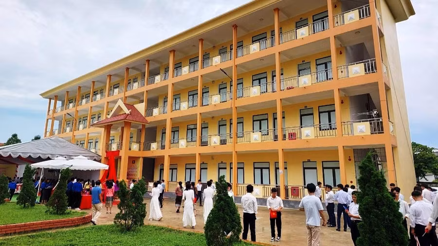 Ký túc xá có quy mô 4 tầng, 40 phòng ở, công suất phục vụ ăn, ở cho 200 cán bộ, sinh viên người Lào tham gia học tập tại tỉnh Thanh Hóa.