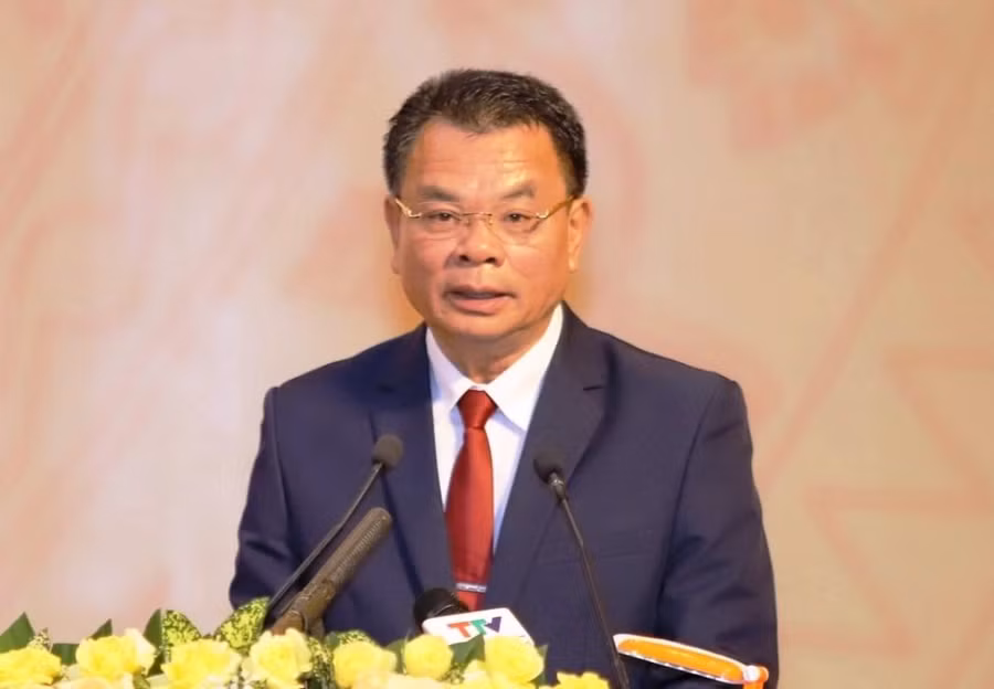 Ông Văn Xay Pheng Xum Ma, Ủy viên Trung ương Đảng Nhân dân cách mạng Lào, Bí thư Tỉnh ủy, Tỉnh Trưởng tỉnh Hủa Phăn phát biểu tại buổi lễ.