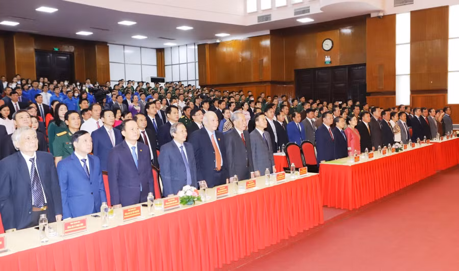 Lãnh đạo hai tỉnh Thanh Hóa – Hủa Phăn và các đại biểu tham dự lễ thực hiện nghi thức Quốc ca hai nước Việt Nam – Lào.