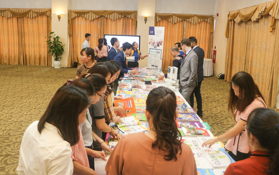 Tiếp cận các tài liệu giảng dạy tiếng Anh. Tiếp cận các tài liệu giảng dạy tiếng Anh.