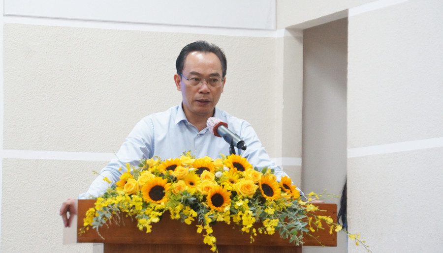 Thứ trưởng Hoàng Minh Sơn kết luận hội nghị, sáng 3/10. Ảnh: Mạnh Tùng