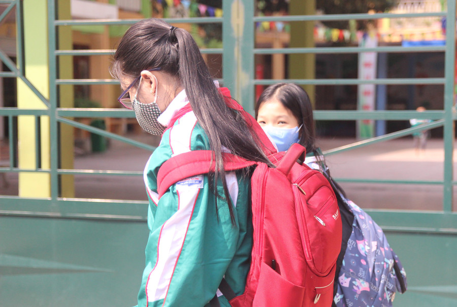 Các trường học chỉ học chính khóa, ngừng hoạt động ngoại khóa, dã ngoại, ôn tập thêm... Các trường học chỉ học chính khóa, ngừng hoạt động ngoại khóa, dã ngoại, ôn tập thêm...