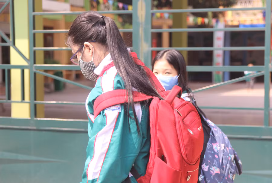 Các trường học chỉ học chính khóa, ngừng hoạt động ngoại khóa, dã ngoại, ôn tập thêm...