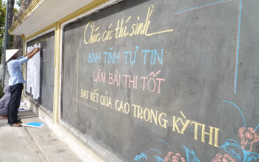Thời tiết tại Nghệ An trong những ngày diễn ra Kỳ thi Tốt nghiệp THPT dự báo nắng nóng, Ban chỉ đạo thi cấp tỉnh đề nghị các BCĐ thi cấp huyện có giải pháp hỗ trợ, tạo điều kiện tốt nhất cho thí sinh dự thi thuận lợi, an toàn, đạt kết quả tốt.