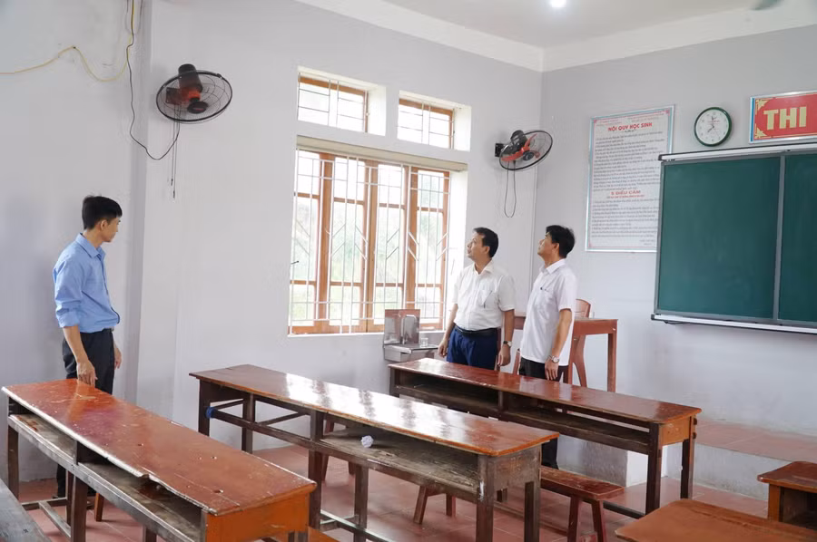 Sau ngày 2/7, Trường THPT Đô Lương 3 (Đô Lương, Nghệ An) đã hoàn thành 58 buổi chương trình ôn thi cho học sinh khối 12. Đồng thời rà soát cơ sở vật chất các phòng thi. Kỳ thi năm nay, trường có 565 thí sinh đăng ký dự thi, bố trí tại 24 phòng thi.