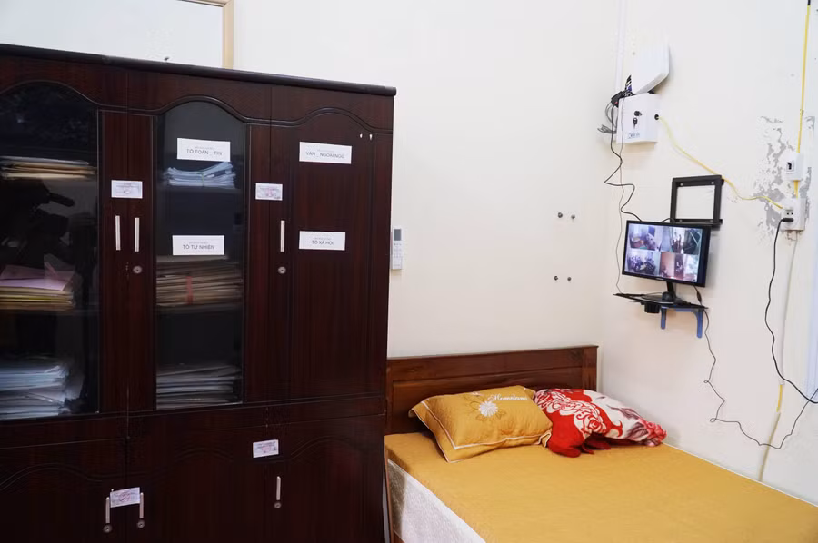 Phòng lưu trữ đề thi, bài thi của thí sinh có camera giám sát 24/24 trong thời gian diễn ra kỳ thi. Trưởng điểm thi và 1 cán bộ công an cũng có mặt túc trực, đảm bảo an toàn, bảo mật đề thi, bài thi của thí sinh.