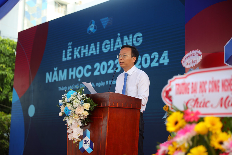 Hiệu trưởng Mai Thanh Phong phát biểu tại lễ khai giảng. Ảnh: NTCC