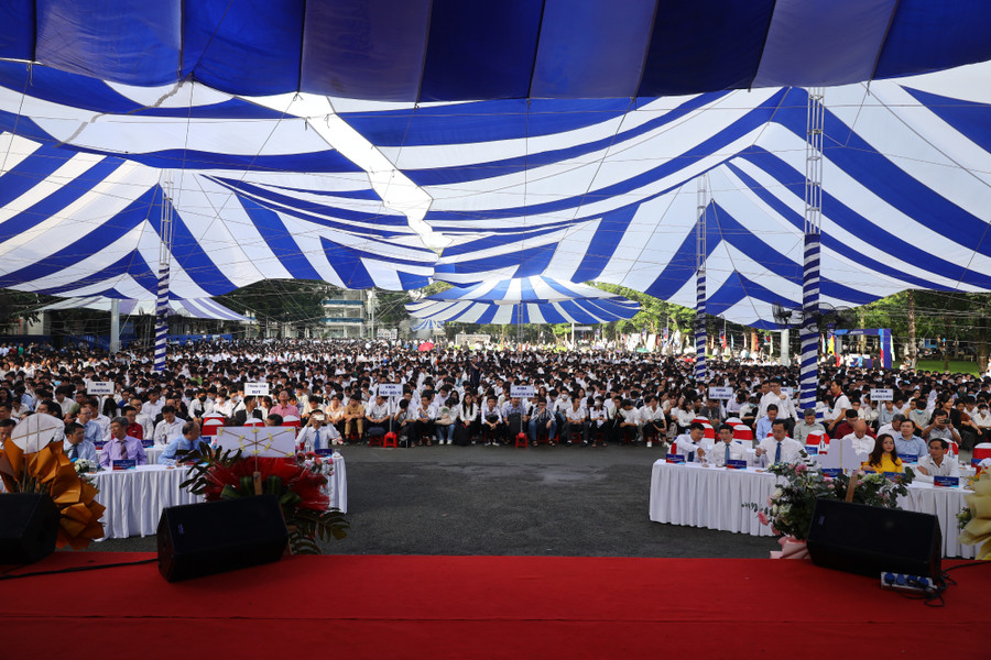 Lễ khai giảng năm học 2023-2024 của Trường ĐH Bách khoa, ĐH Quốc gia TPHCM. Ảnh: NTCC