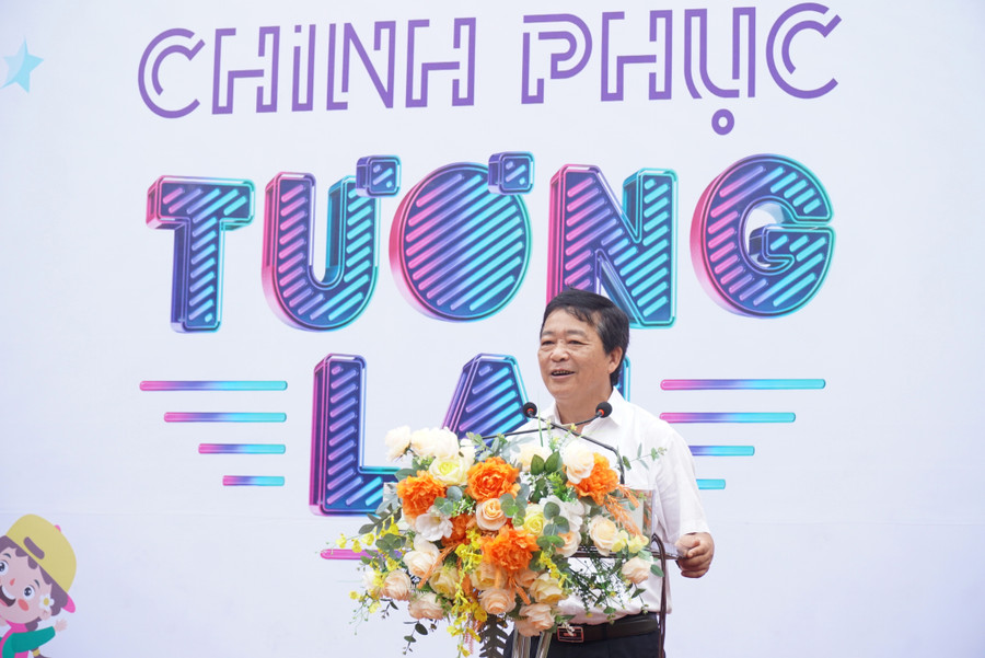Ông Võ Văn Mai - Phó Giám đốc Sở GD&ĐT Nghệ An phát biểu tại lễ phát động. Ảnh: Hồ Lài. Ông Võ Văn Mai - Phó Giám đốc Sở GD&ĐT Nghệ An phát biểu tại lễ phát động. Ảnh: Hồ Lài.
