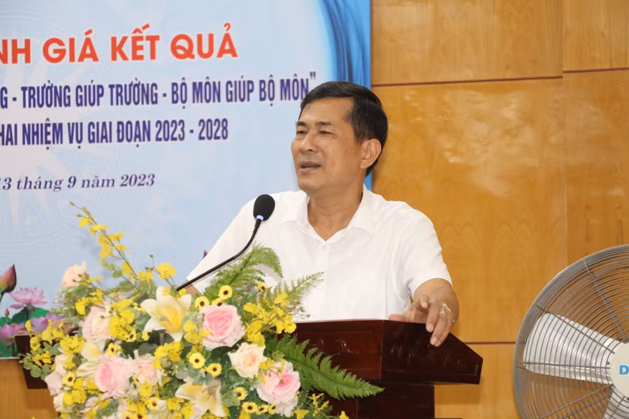 Ông Thái Văn Thành - Giám đốc Sở GD&amp;ĐT Nghệ An phát biểu tại hội nghị. Ảnh: Hồ Lài.